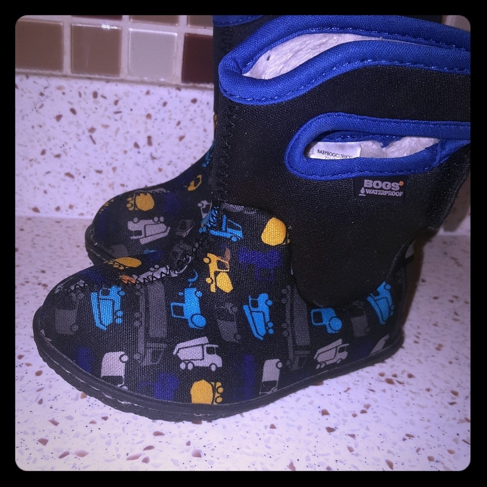 Boys waterproof bogs